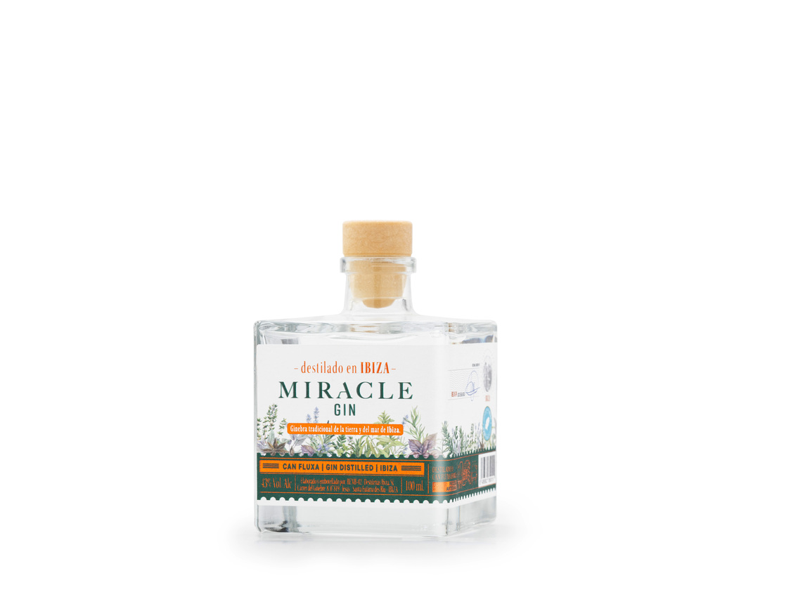 FLG MIR 100 FL Gin Miracle 43% - 10CL pOnze strongMiracle Gin/strong vindt haar oorsprong in de exclusieve tuin van Can Flux&agrave;, waar zorgvuldig geselecteerde botanicals samenkomen tot een unieke beleving. Elke fles ademt de puurheid en frisheid van de natuur: de karaktervolle warmte van jeneverbes, het kruidige aroma van korianderzaad, de verfijnde diepte van engelwortel, de zonnige toetsen van zoete sinaasappelschil en frisse citroenschil, aangevuld met de mediterrane elegantie van verse tijm en citroenverbena. Het resultaat is een harmonieuze gin die de ziel van Ibiza vangt. Authentiek, levendig en verfijnd./p FLG MIR 100