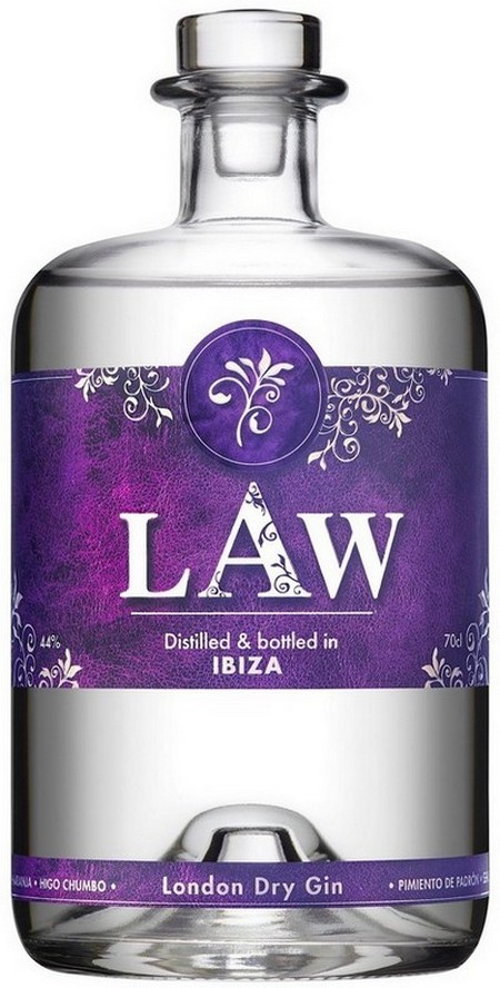LAW 700 LAW First Gin of Ibiza 44% - 70CL pstrongLAW/strong is een elegante ambachtelijke London Dry Gin, stronggedistilleerd op Ibiza/strong door vier vrienden met passie voor traditie en kwaliteit. Ge&iuml;nspireerd door het mediterrane leven van het eiland, verenigt LAW klassieke gin-tonen met verrassende lokale botanicals zoals jeneverbes, citrus, cactusvijg, Padr&oacute;n-peper en zwarte komkommer. Elke fles ademt de ziel van Ibiza: handgeplukte ingredi&euml;nten, een vleugje zeezout uit de beroemde zoutvlaktes en zuiver bronwater van het eiland. Het resultaat is een verfijnde, bekroonde gin met een uniek karakter, puur Ibiza in een glas./p LAW 700